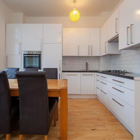 Lovely 2 Bedroom Apartment In Tooting Londres Exterior foto